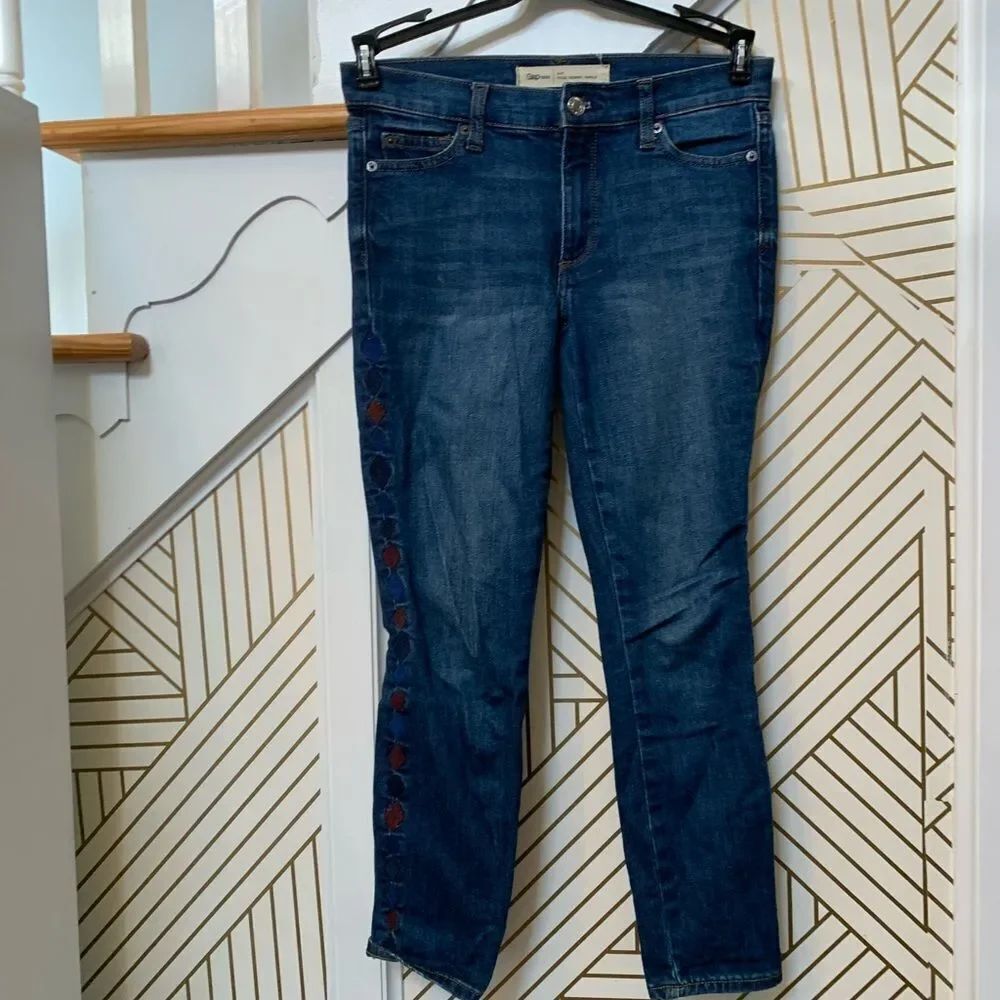 Gap True Skinny Jeans Embroidery Sides